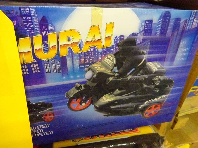 4 cases samurai racers, 3 cases cloud busters