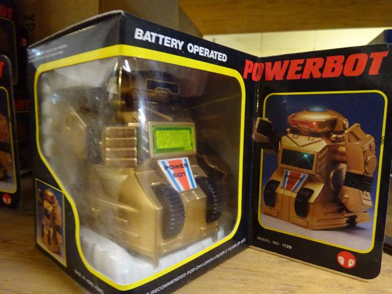 2  Cases Power Robot, 1 Case Holiday Fun, 18 Play Around Clock, Case Cyclone Racers