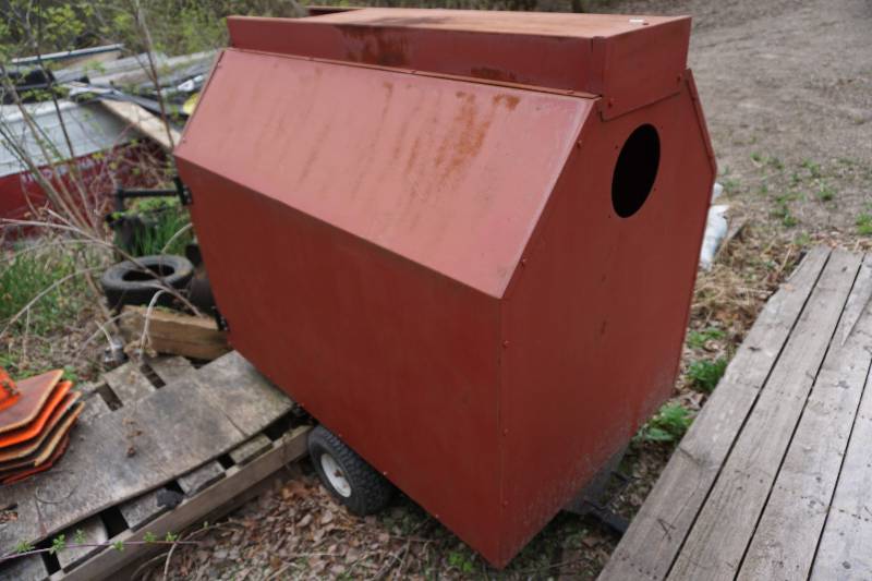 lot 4 image: Trac Vac LeafLandscape Single Axle Collection Trailer