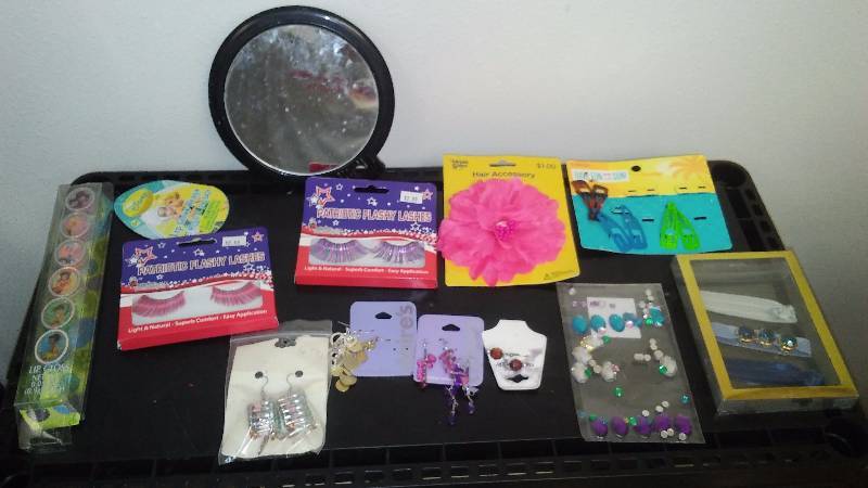 Claire�s Costume Accessories, Patriotic Eyelashes and more (12)