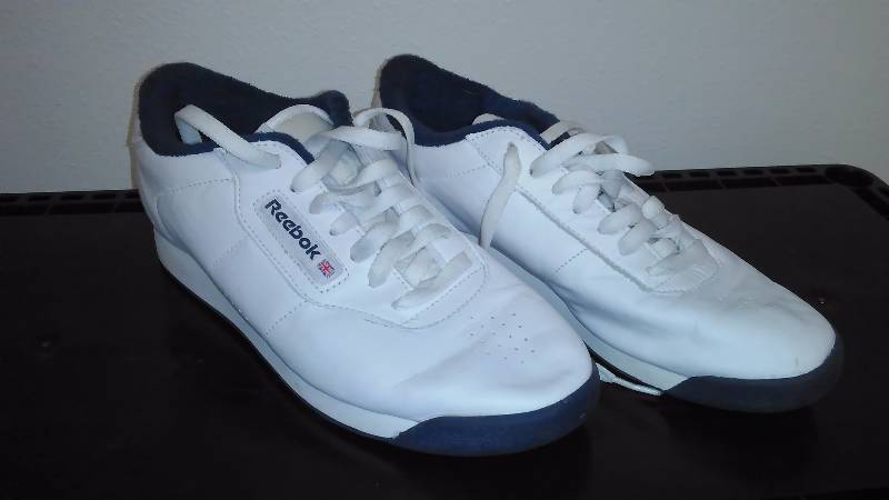 Reebok Leather Tennis Shoe, Size 8.5, little or no use