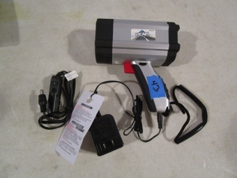 lot 43 image: Peak Rechargeable Spot Light