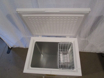lot 52 image: Chest Freezer