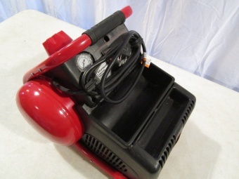 lot 117 image: Rockworth 3 Gallon Air Compressor