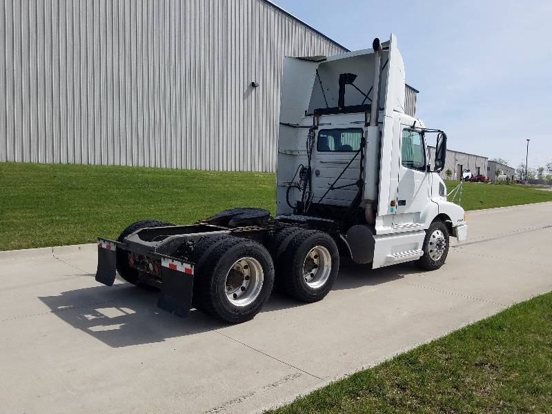 2002 Volvo VNL Day Cab | Combined Relocation Services Semi ... volvo day cab fuse box 
