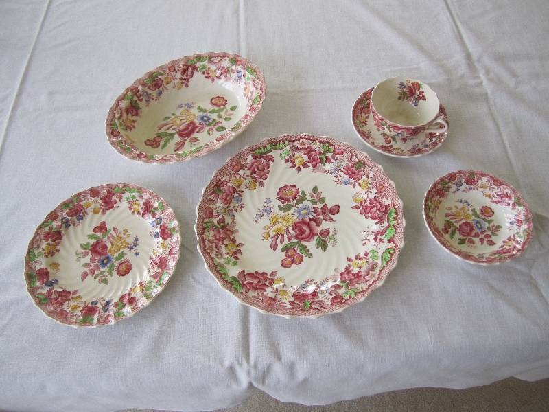 lot 7 image: Copeland Spodes Bouquet china set i...