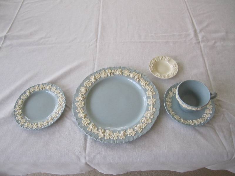 lot 8 image: Wedgewood embossed Queensware china...
