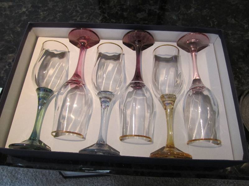 lot 11 image: Lot of Italian crystal glasses in o...