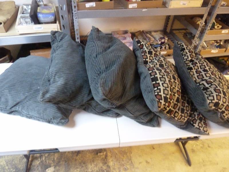 Decorative Throw Pillows