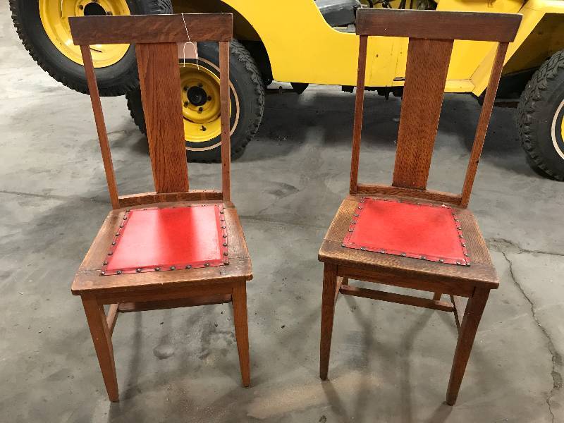 Set of oak chairs