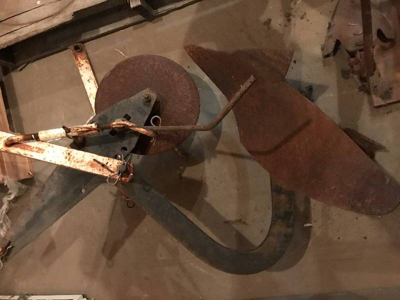 Single blade row or trench plow, three point