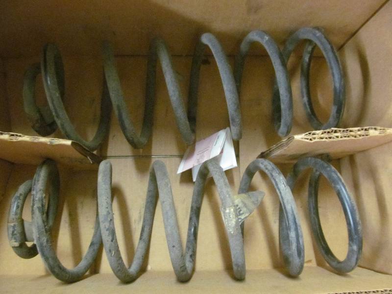 lot 18 image: vintage coil springs