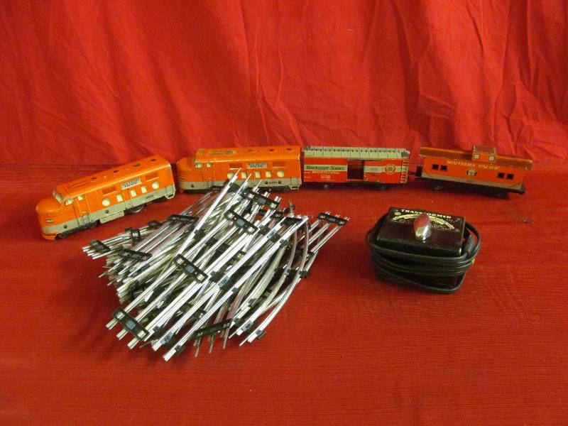 lot 20 image: vintage train set