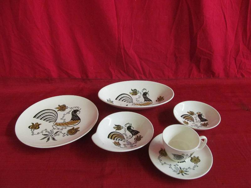 lot 27 image: Royal dishware