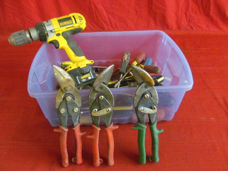 lot 39 image: Dewalt drill