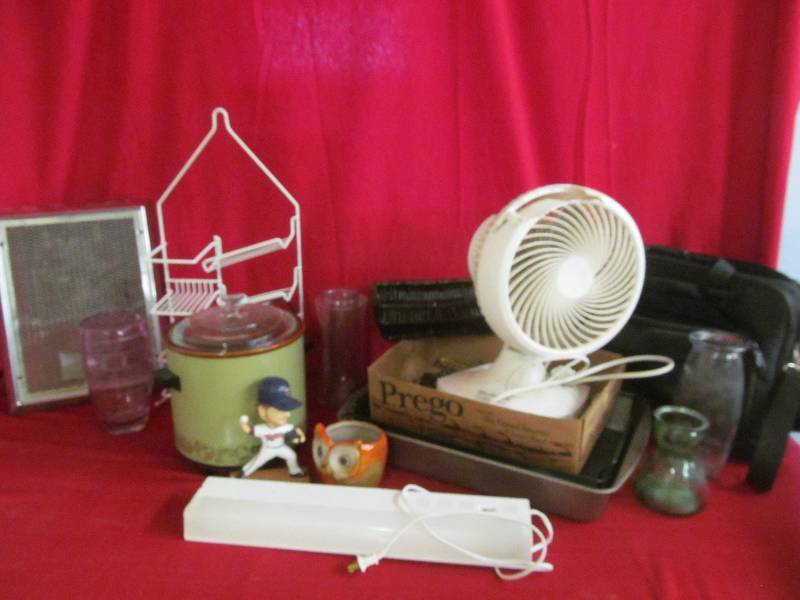 lot 46 image: housewares
