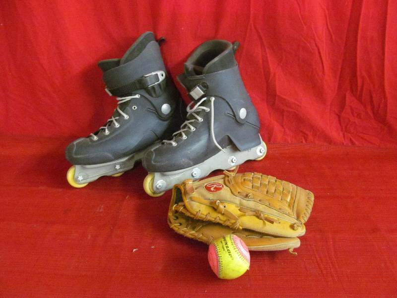 lot 59 image: rollerblades, glove