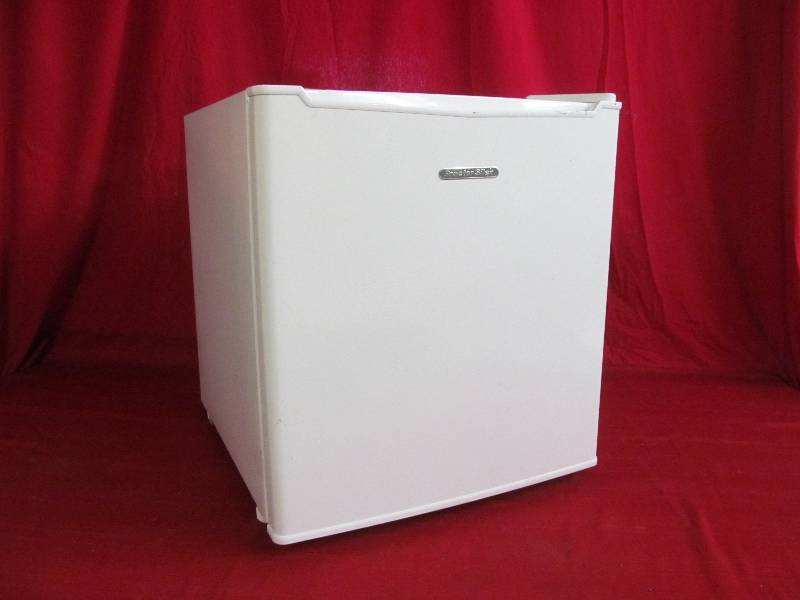 lot 62 image: refrigerator
