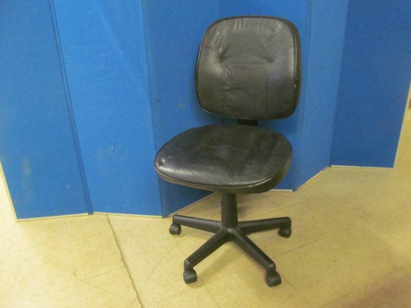 lot 63 image: office chair