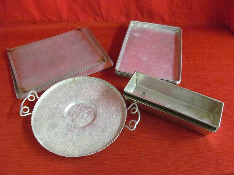 lot 68 image: baking sheets