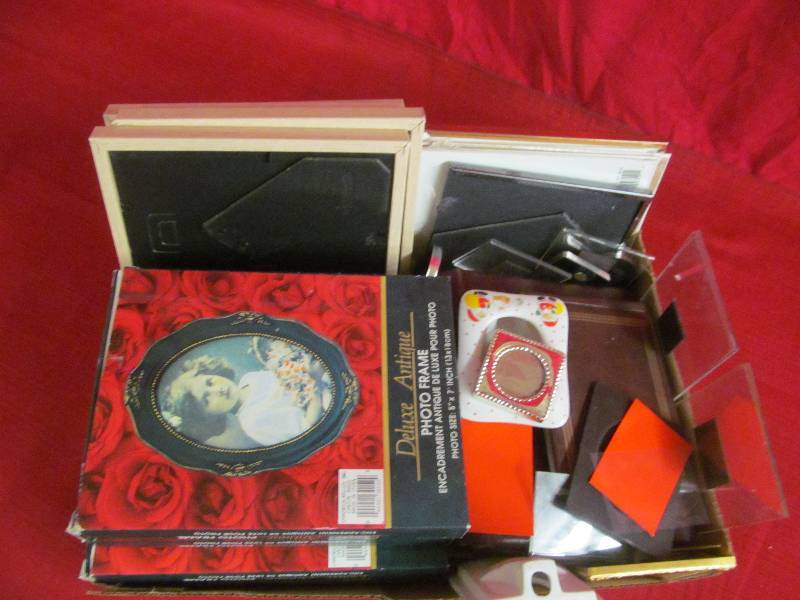 lot 76 image: picture frames