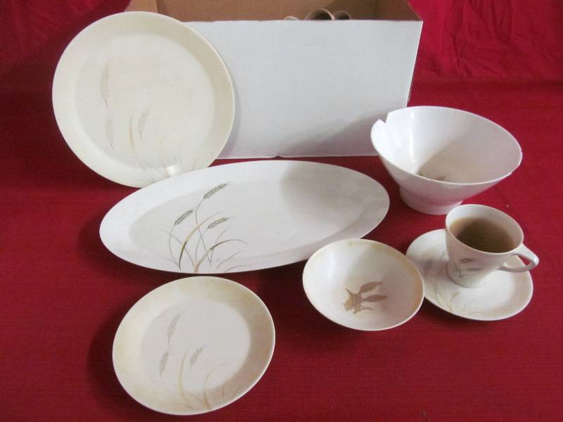 lot 77 image: Harmony House  dishware