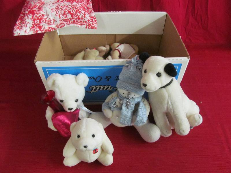 lot 83 image: toys