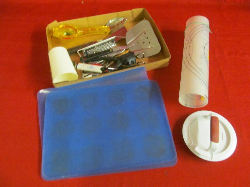 lot 85 image: Silicone bakeware