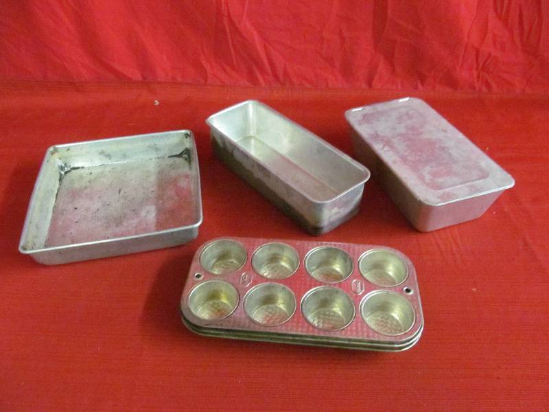 lot 87 image: baking pans