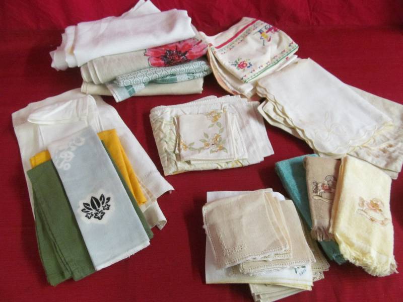 lot 91 image: tablecloths, napkins