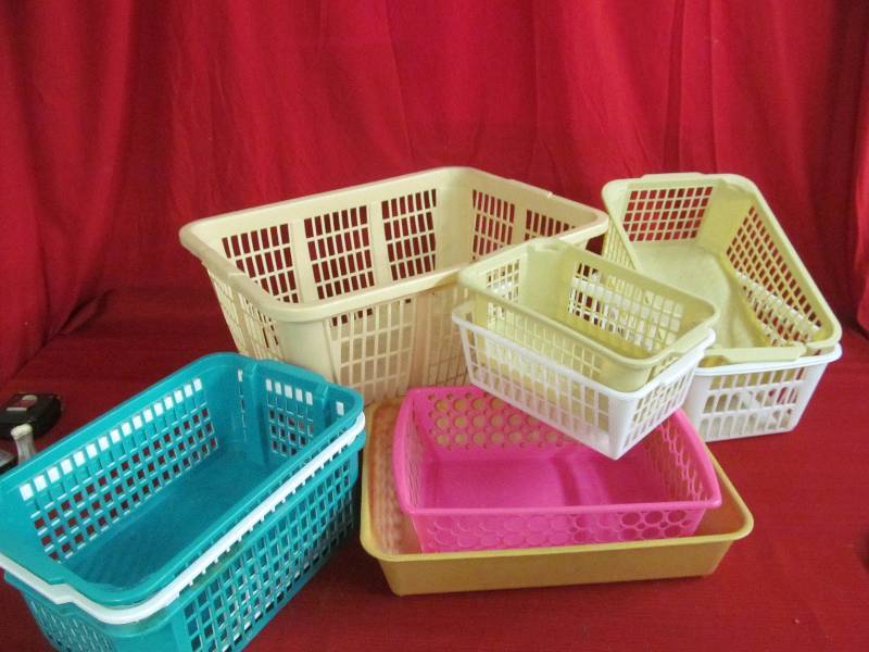 lot 98 image: laundry baskets