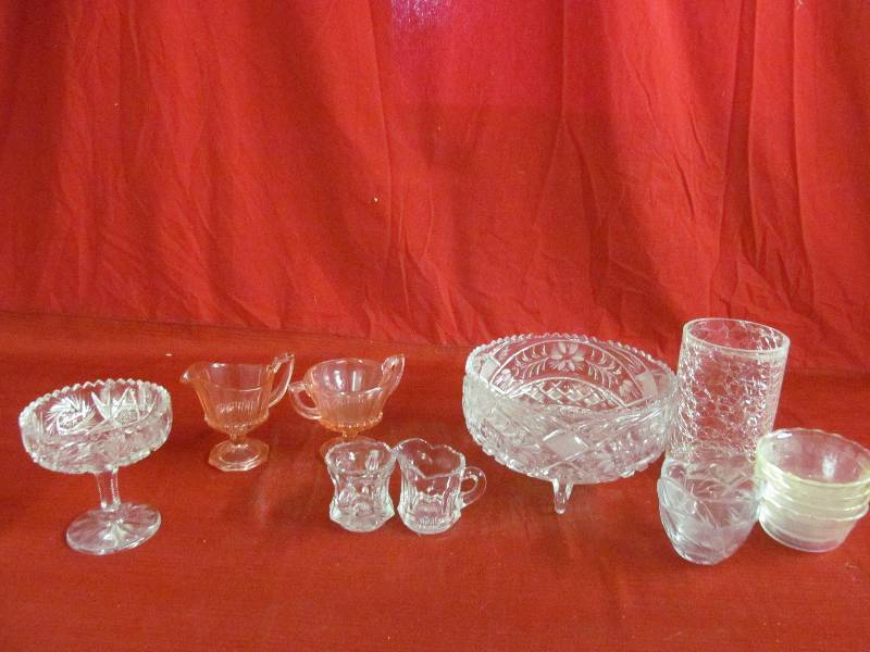 lot 101 image: vintage glassware