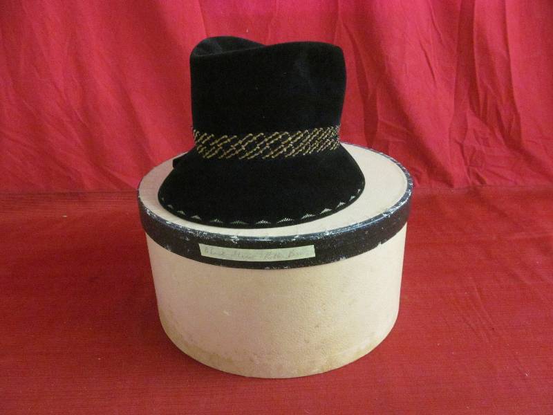 lot 109 image: vintage hat box, hat