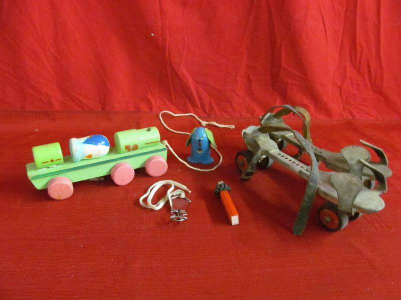 lot 113 image: vintage toys