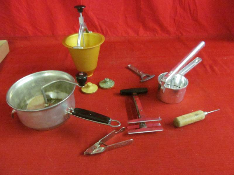 lot 121 image: kitchen items