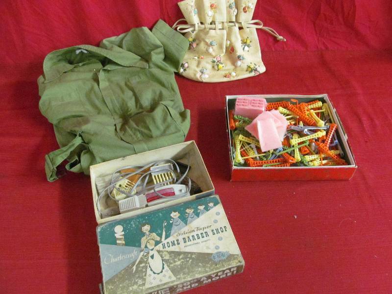 lot 126 image: vintage handbag