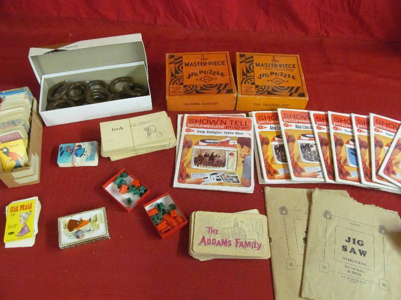 lot 128 image: vintage puzzles