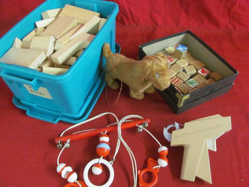 lot 132 image: vintage blocks