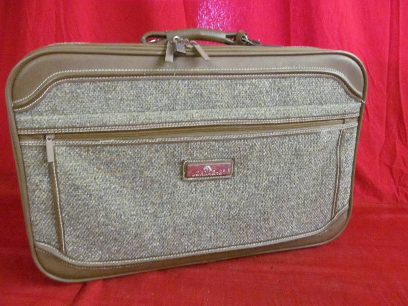 lot 143 image: luggage