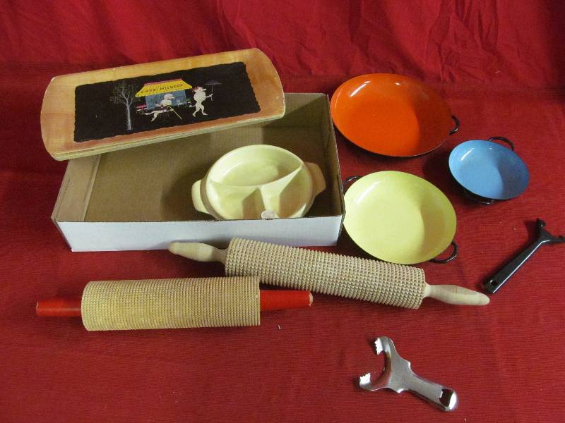 lot 148 image: Vintage rolling pins