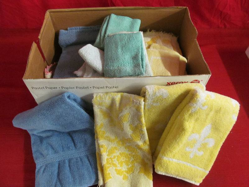 lot 155 image: kitchen and hand towels