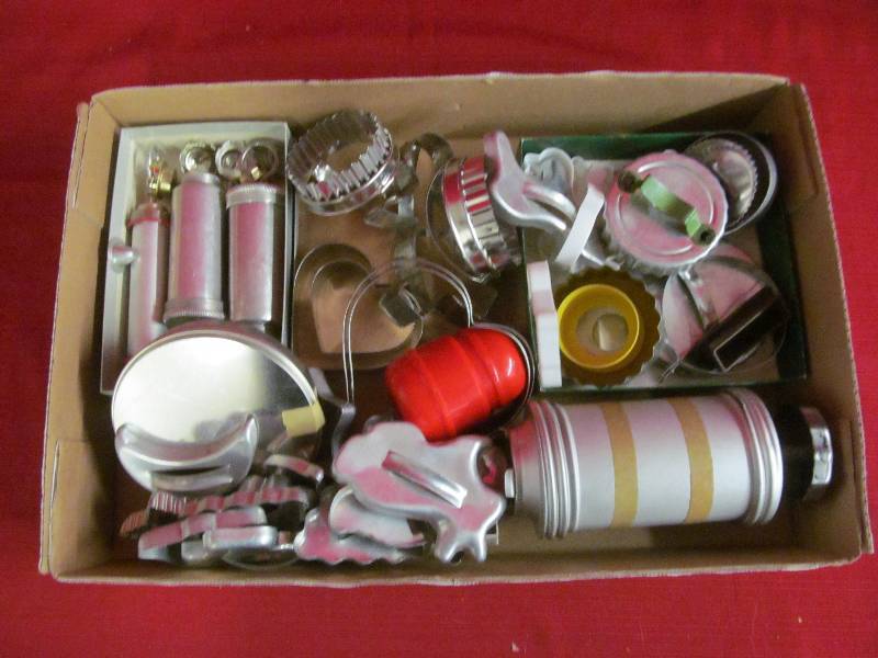 lot 160 image: vintage cookie cutters
