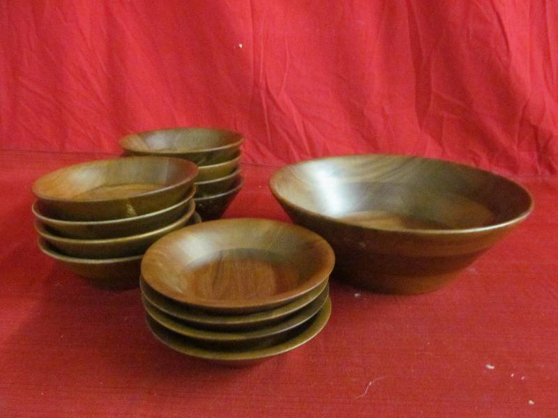 lot 161 image: Kustom Kraft salad bowl set