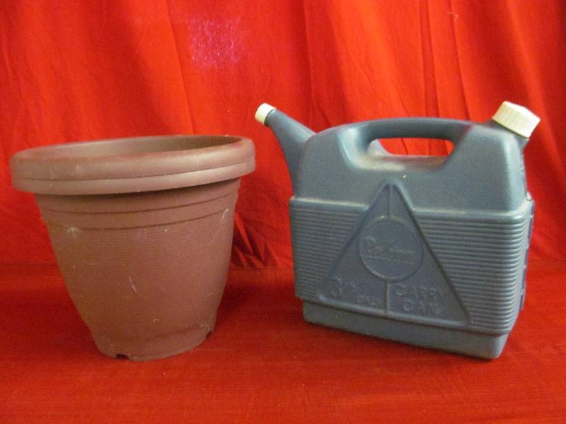 lot 178 image: flower pots