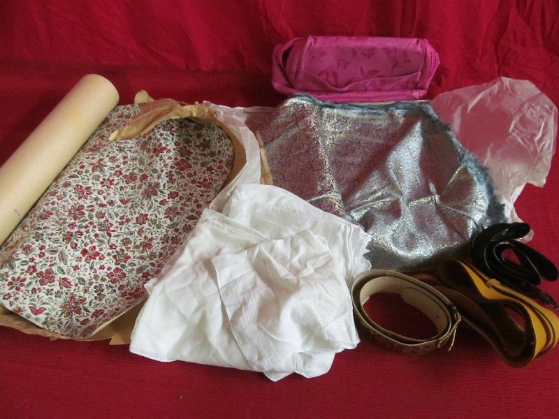 lot 181 image: vintage linens