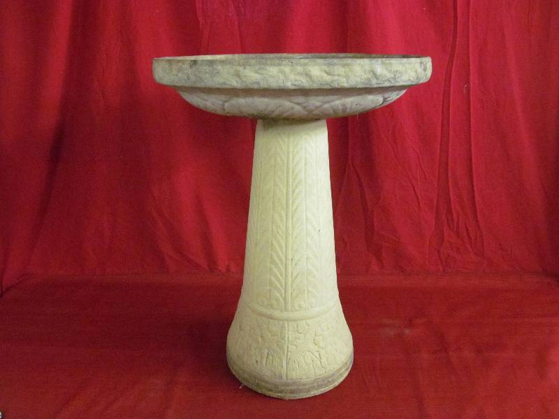 lot 201 image: bird bath
