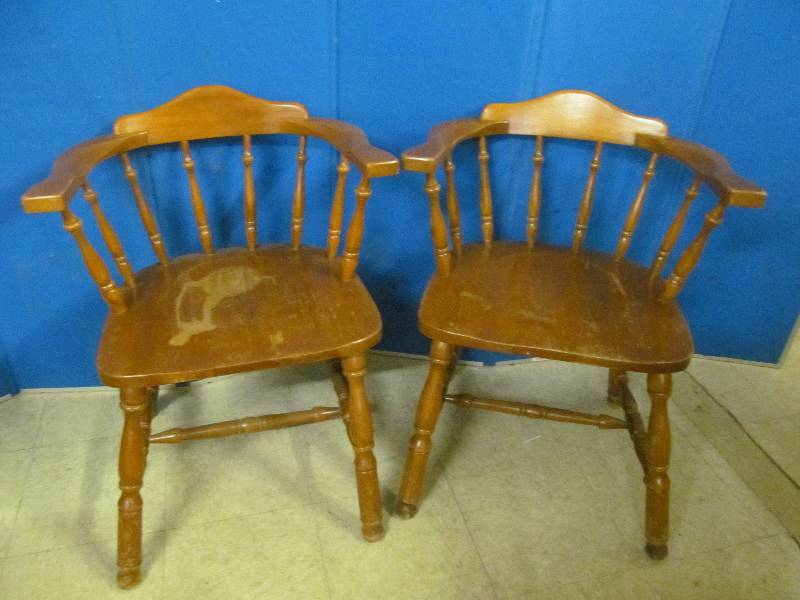 lot 205 image: furniture