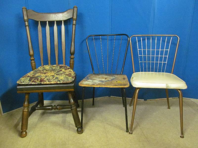 lot 208 image: furniture