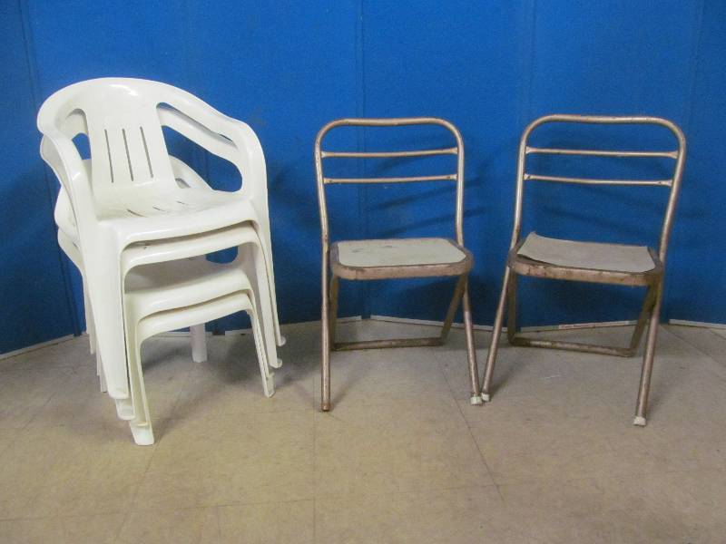 lot 210 image: furniture