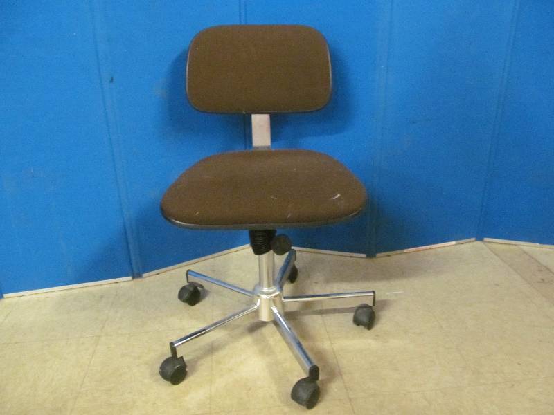 lot 211 image: furniture